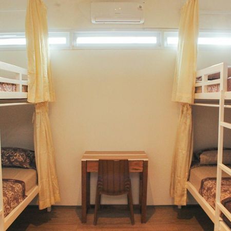 Rion Hostel Bogor Exteriör bild
