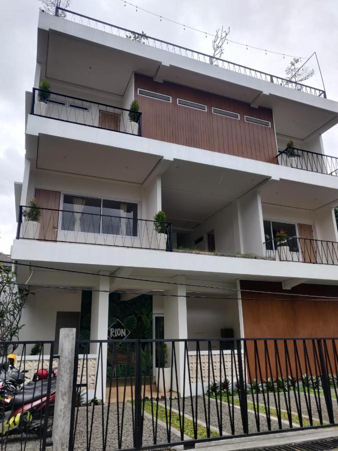 Rion Hostel Bogor Exteriör bild