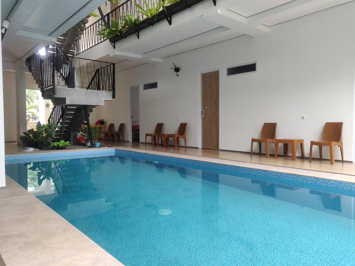 Rion Hostel Bogor Exteriör bild