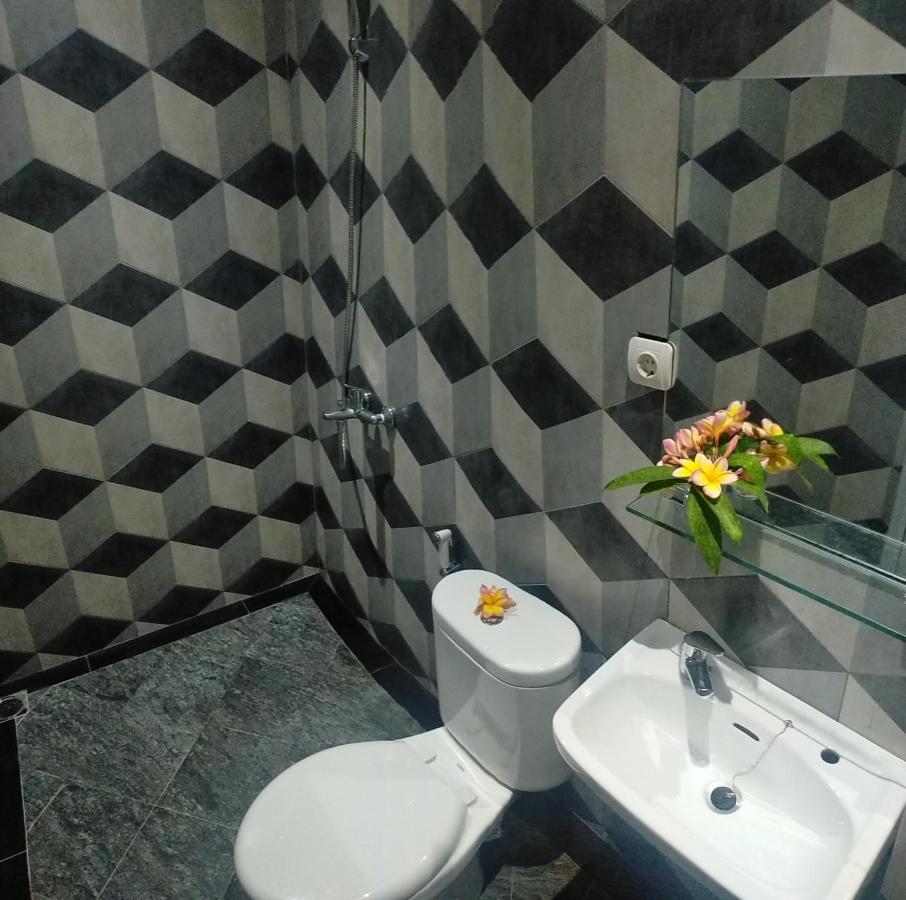 Rion Hostel Bogor Exteriör bild