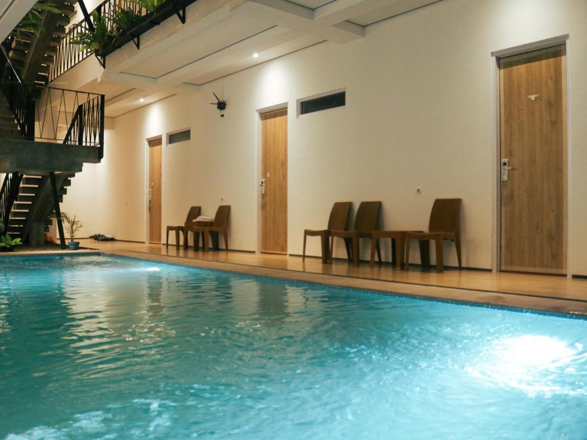 Rion Hostel Bogor Exteriör bild