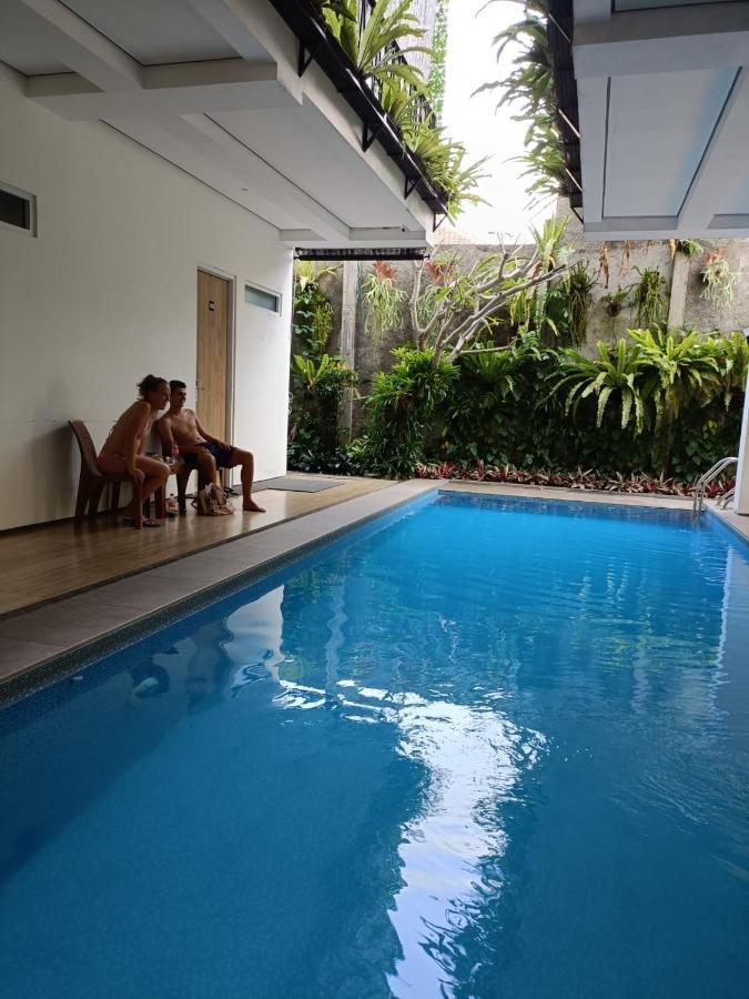 Rion Hostel Bogor Exteriör bild