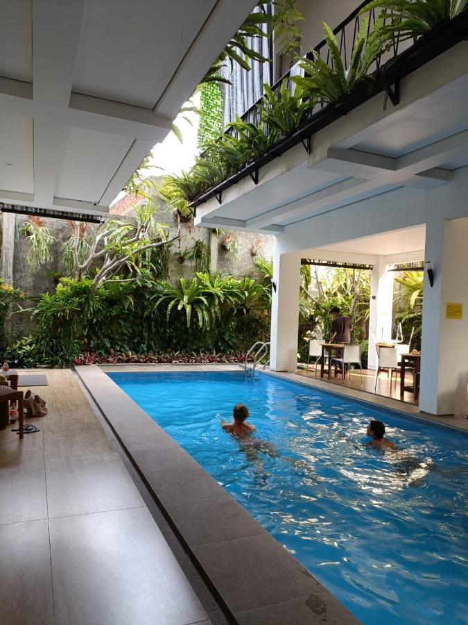 Rion Hostel Bogor Exteriör bild