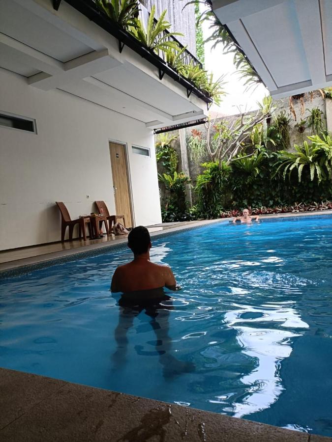 Rion Hostel Bogor Exteriör bild